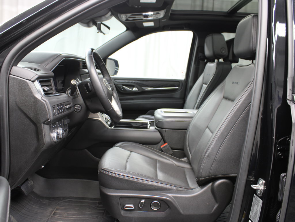 Used 2023 GMC Yukon XL Denali w/ Advanced Technology Package AWD/4WD image 15