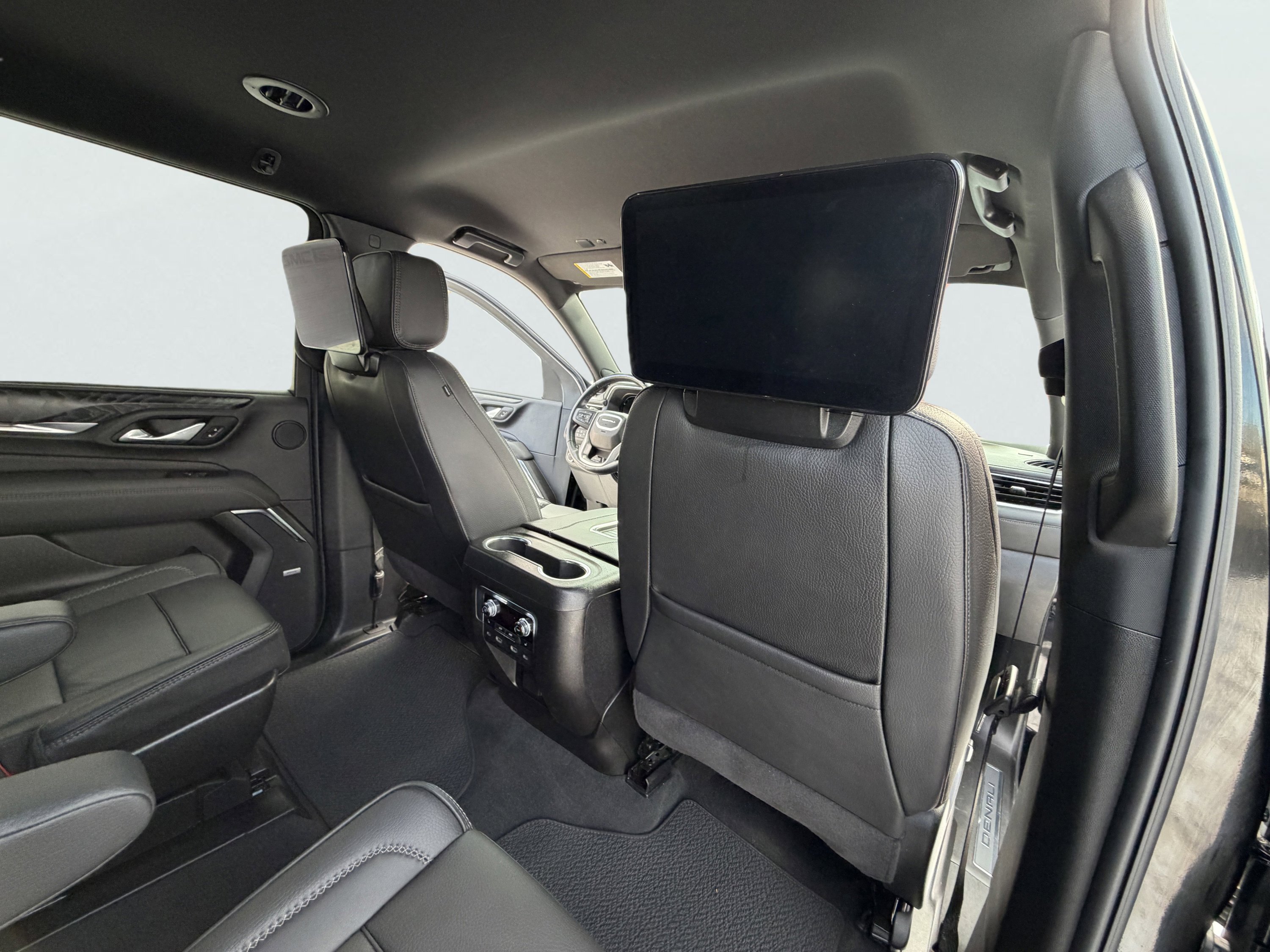 Used 2024 GMC Yukon XL Denali w/ Advanced Technology Package image 33