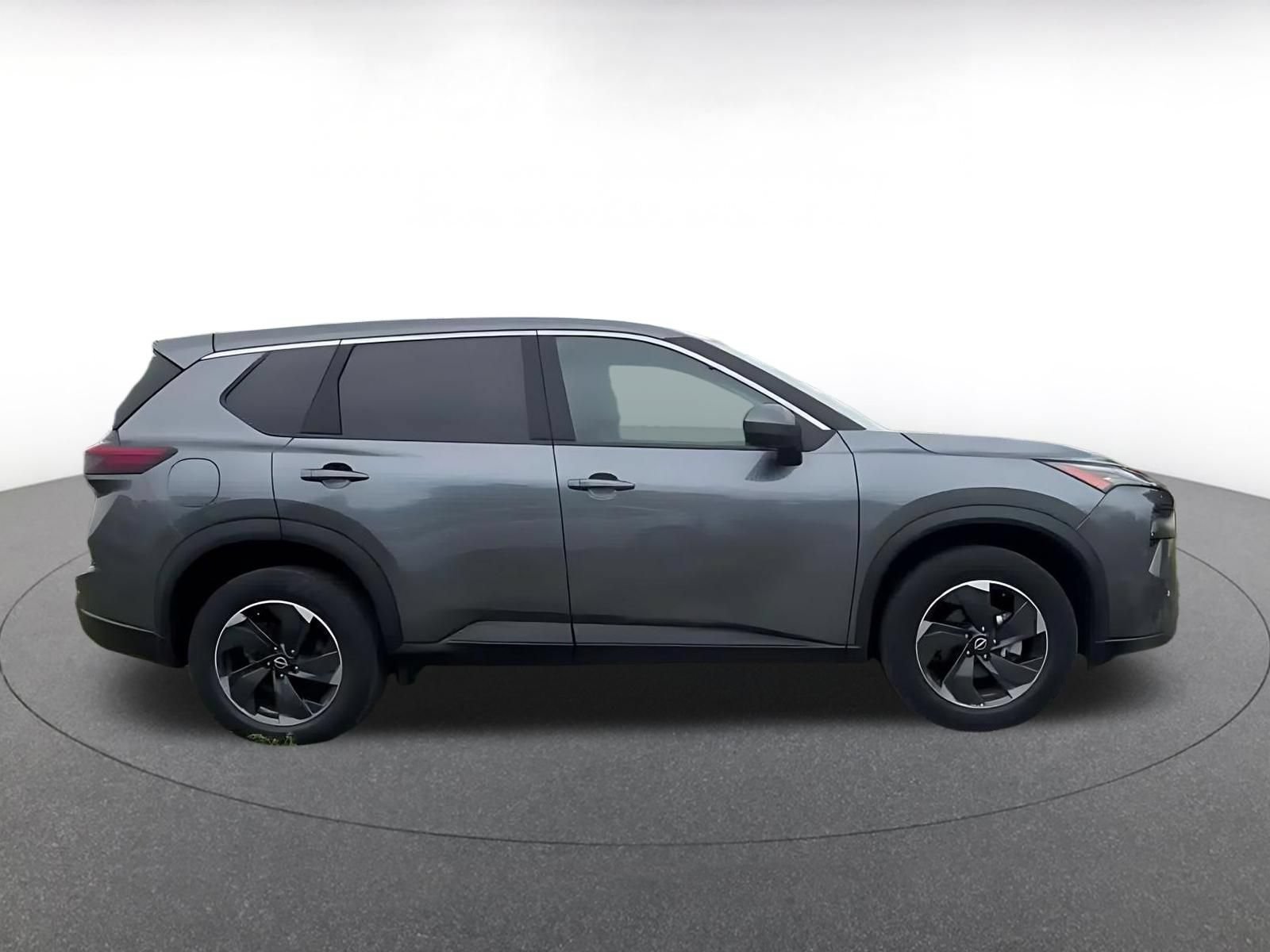 Used 2025 Nissan Rogue SV AWD/4WD image 16