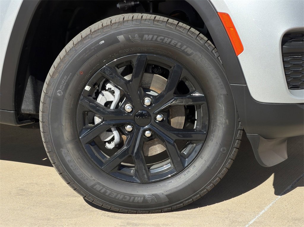 New 2025 Jeep Grand Cherokee Altitude image 8