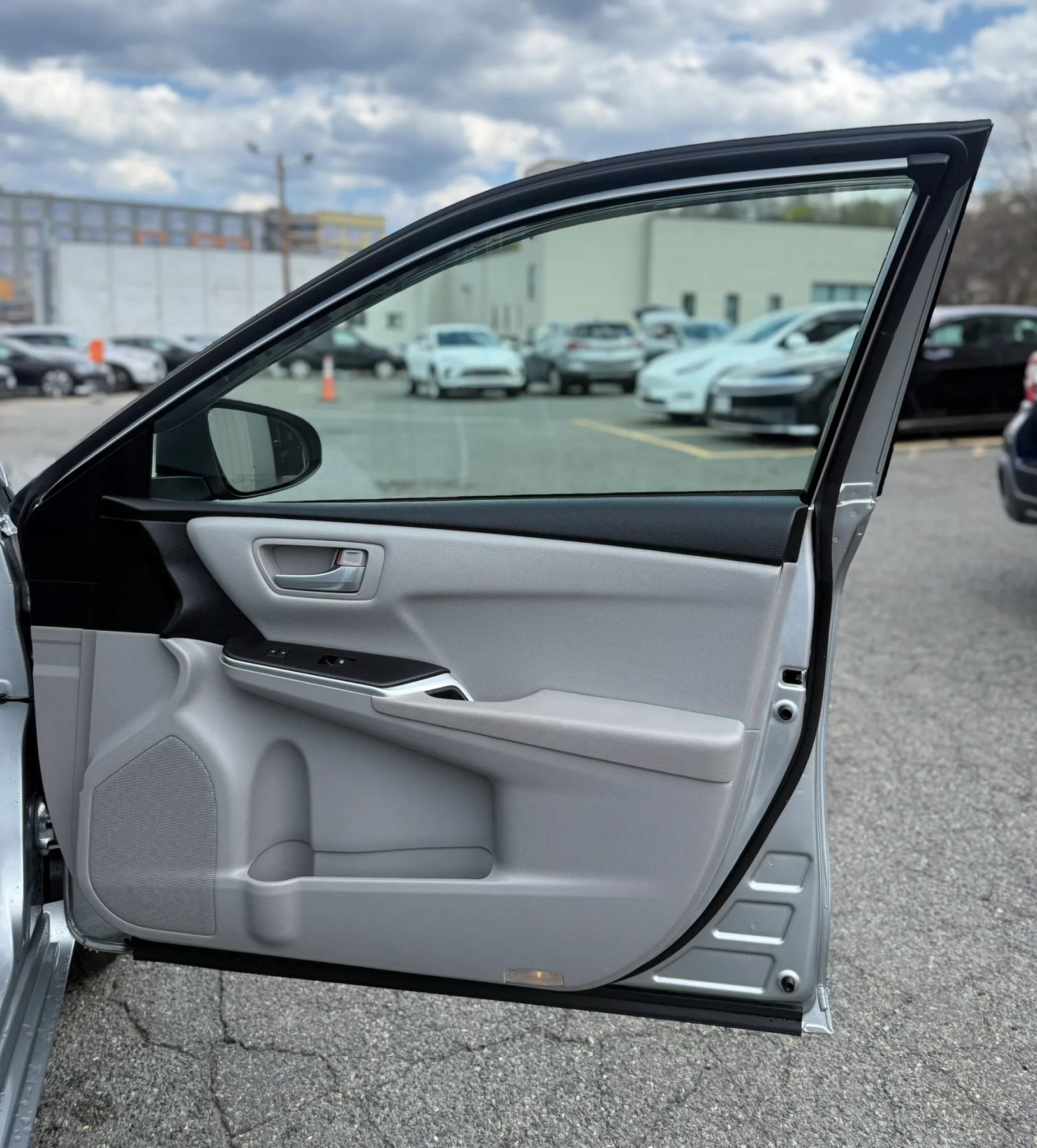 Used 2016 Toyota Camry LE FWD image 22