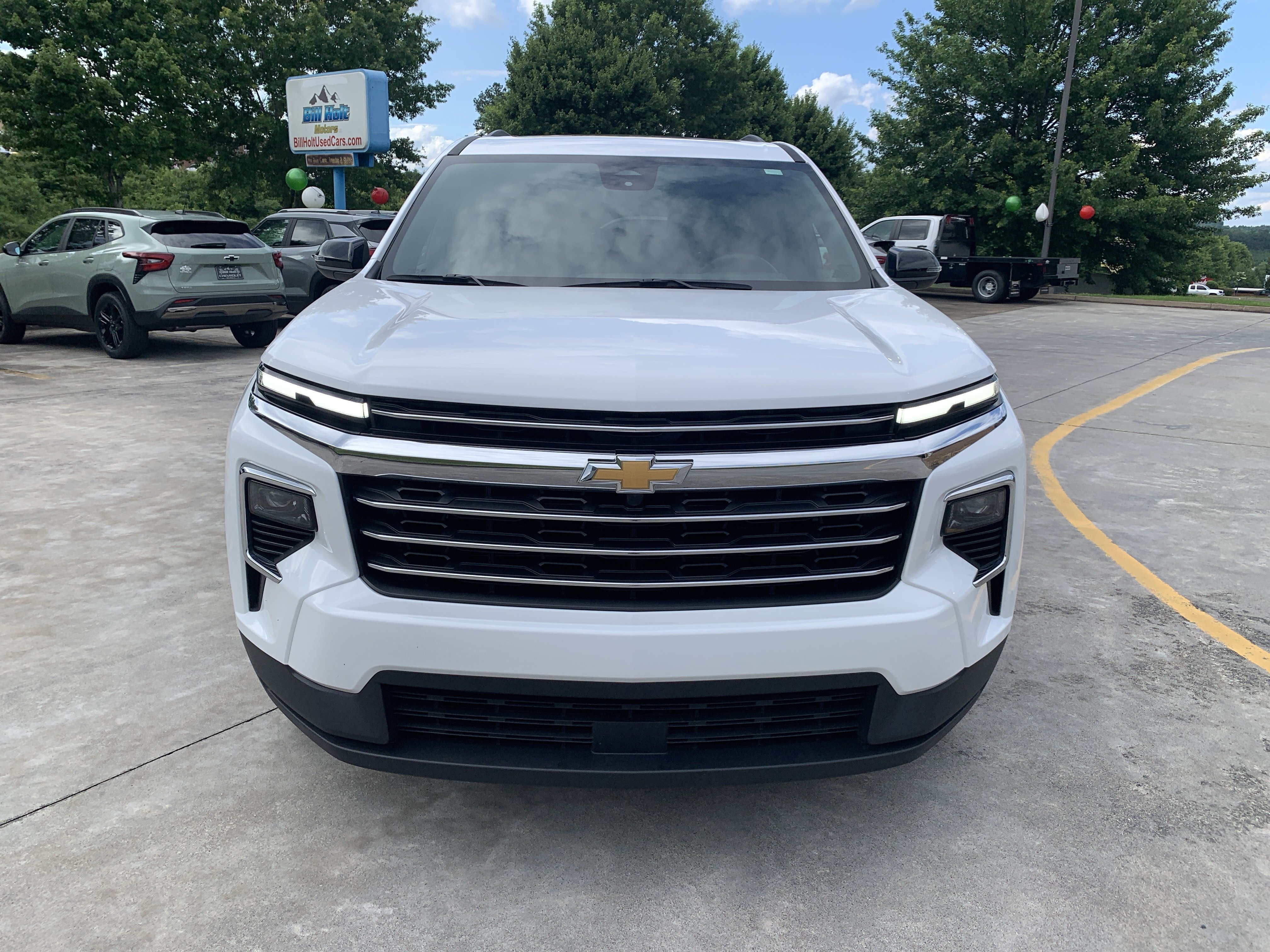 Used 2025 Chevrolet Traverse LT w/ Sun and Wheel Package FWD image 5