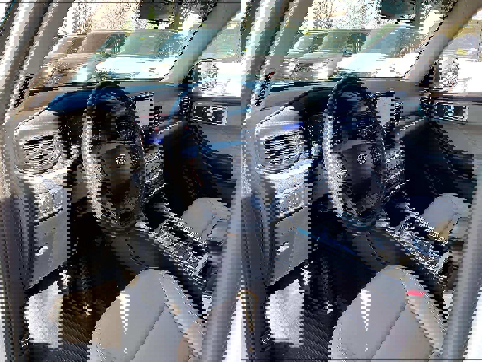 Used 2020 Ford Explorer XLT w/ Equipment Group 202A image 15