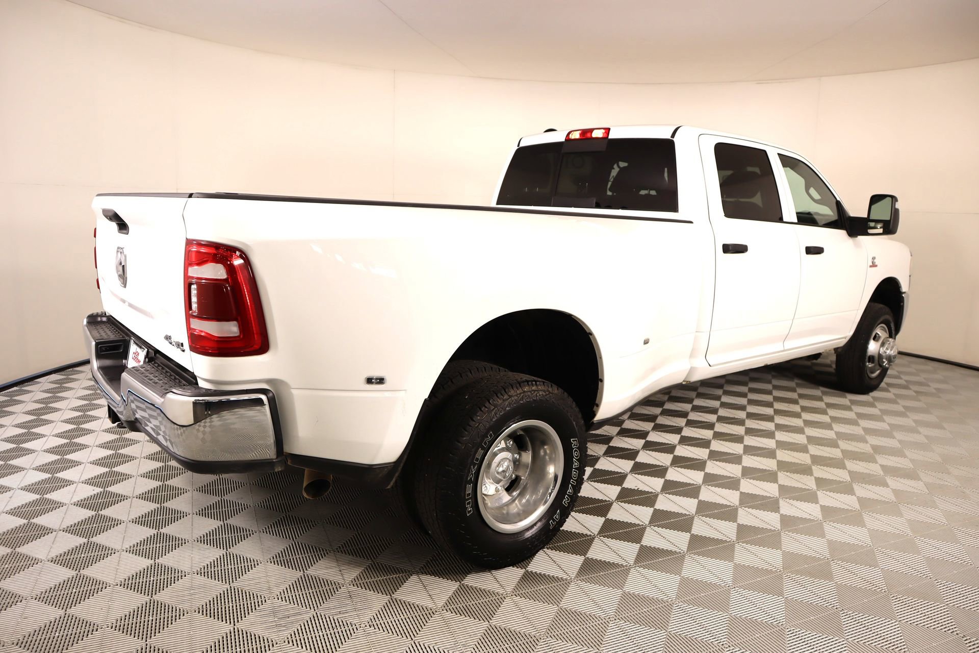 Used 2024 RAM 3500 Tradesman w/ Chrome Appearance Group image 19