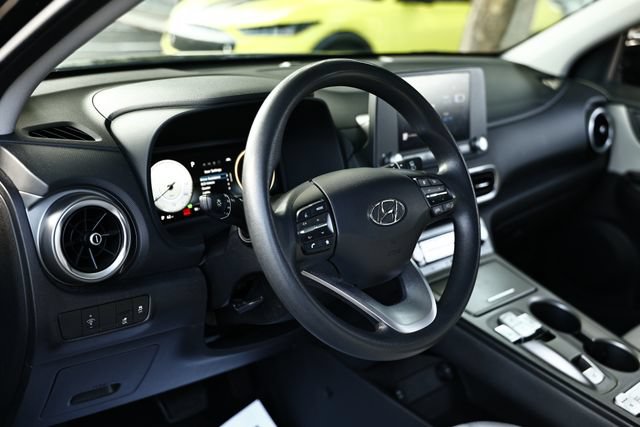 Used 2023 Hyundai Kona SE w/ Cargo Package FWD image 17