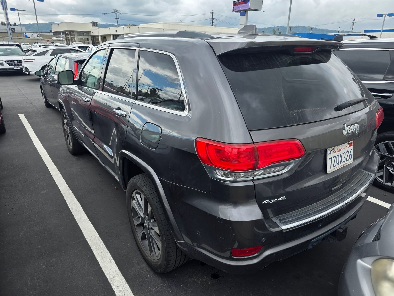 Used 2017 Jeep Grand Cherokee Overland w/ Jeep Active Safety Group image 4