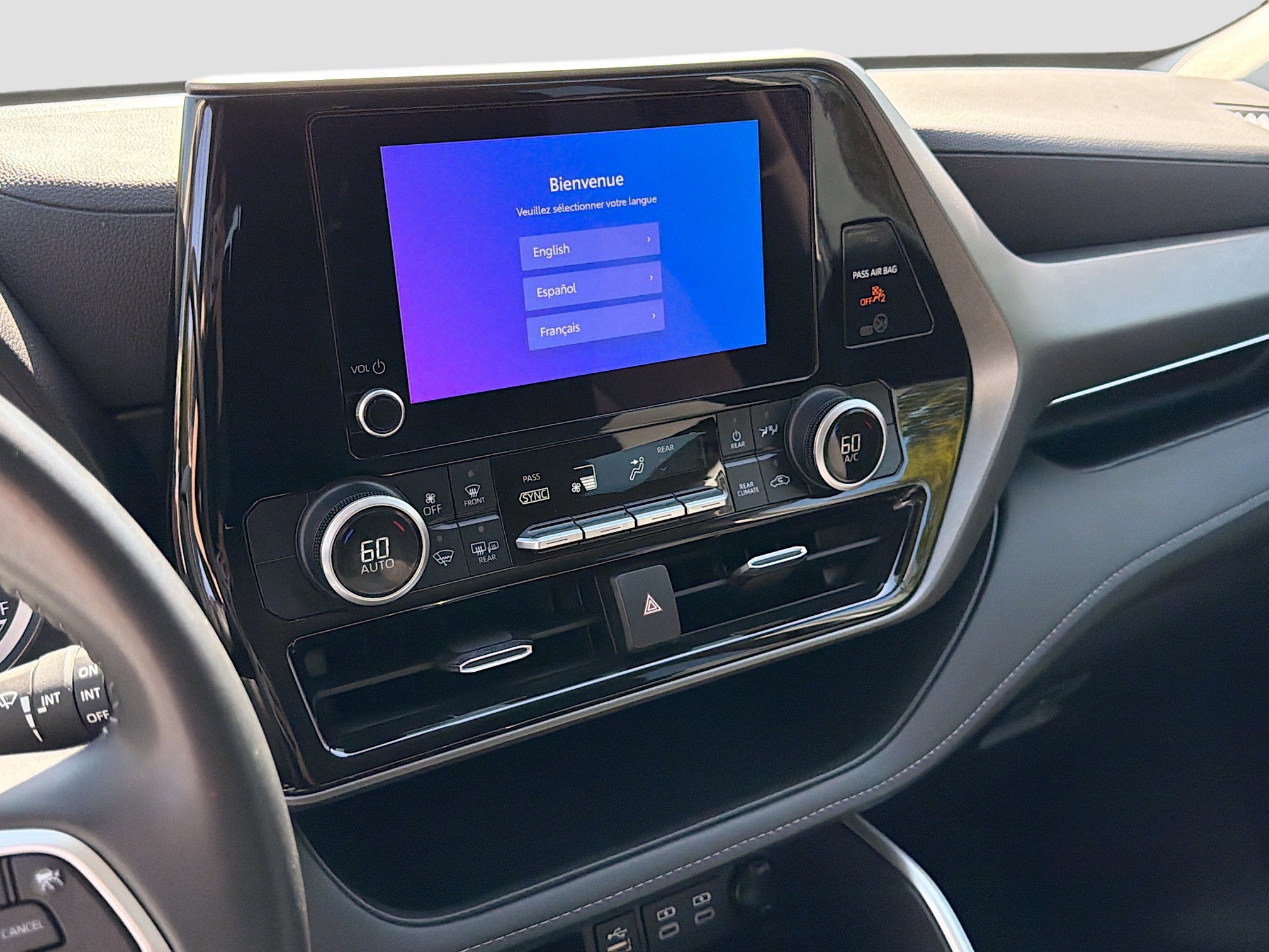 Used 2024 Toyota Highlander LE image 28