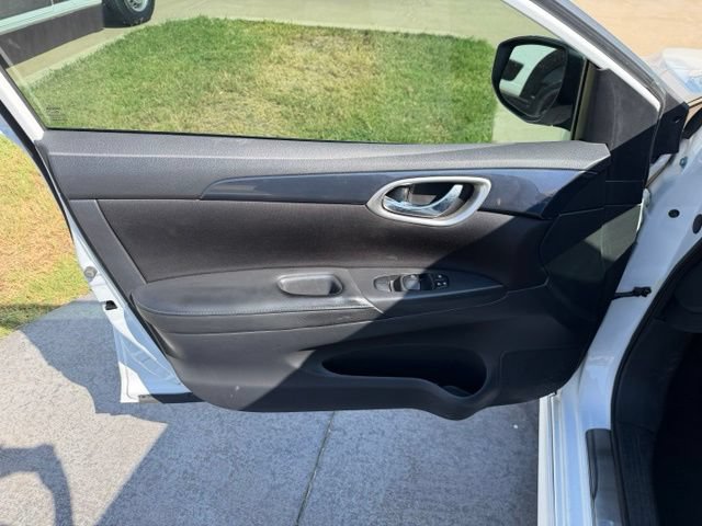 Used 2018 Nissan Sentra SR w/ SR Midnight Edition Package FWD image 9