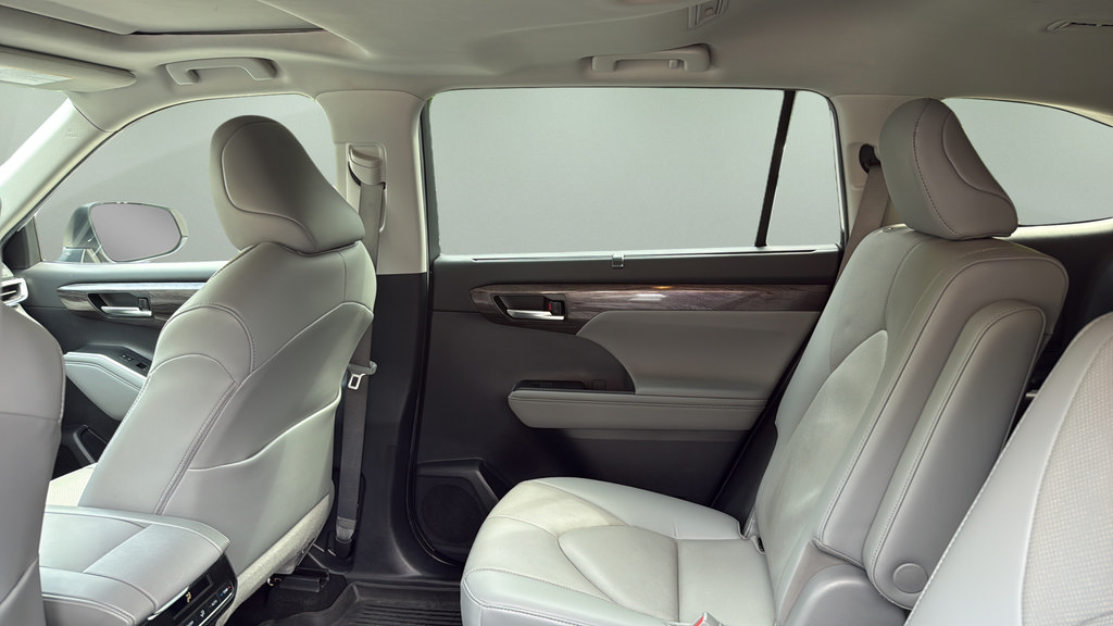 Used 2021 Toyota Highlander Limited AWD/4WD image 19