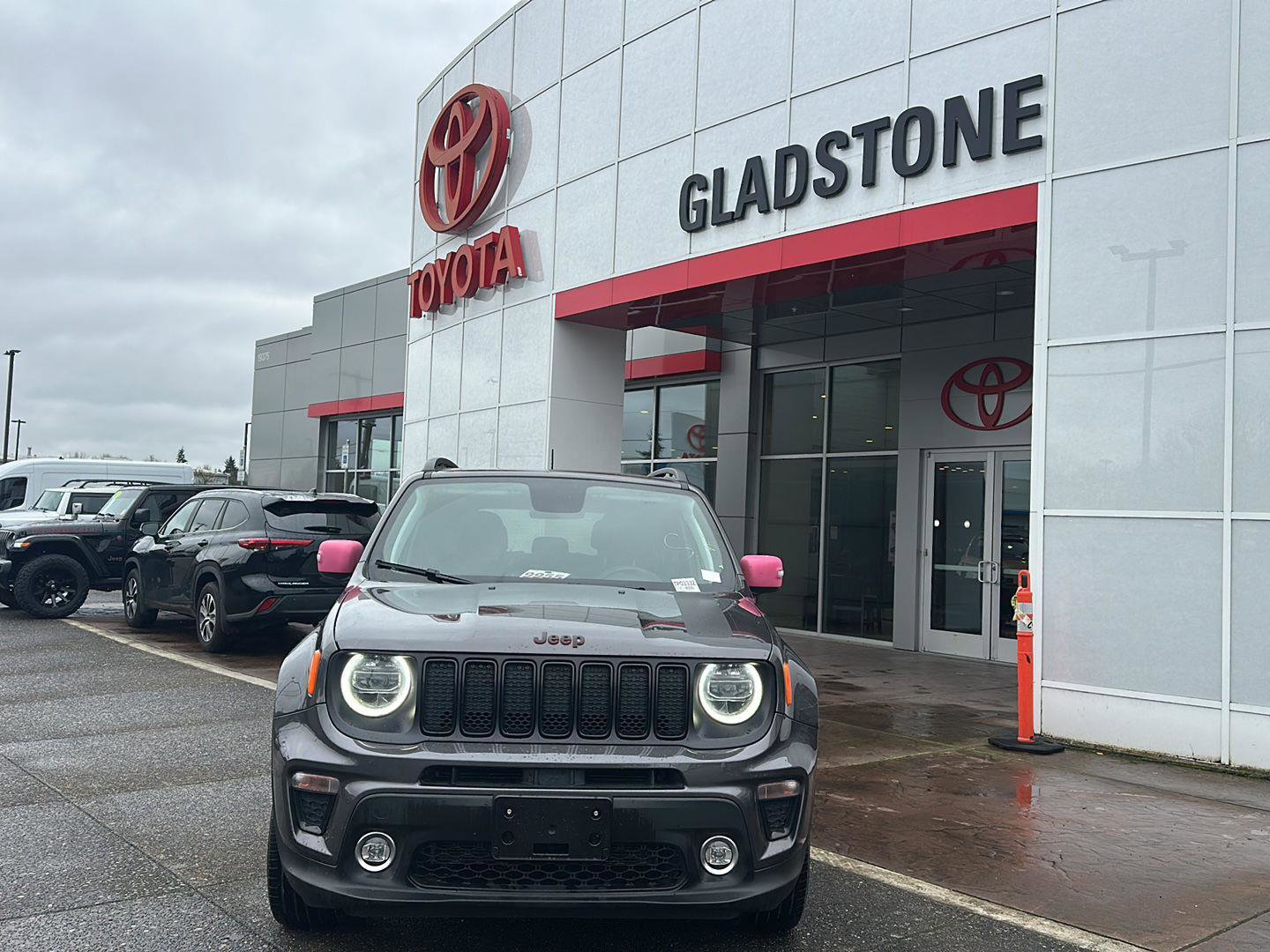 Used 2020 Jeep Renegade Latitude w/ UConnect 8.4 Nav Group image 2