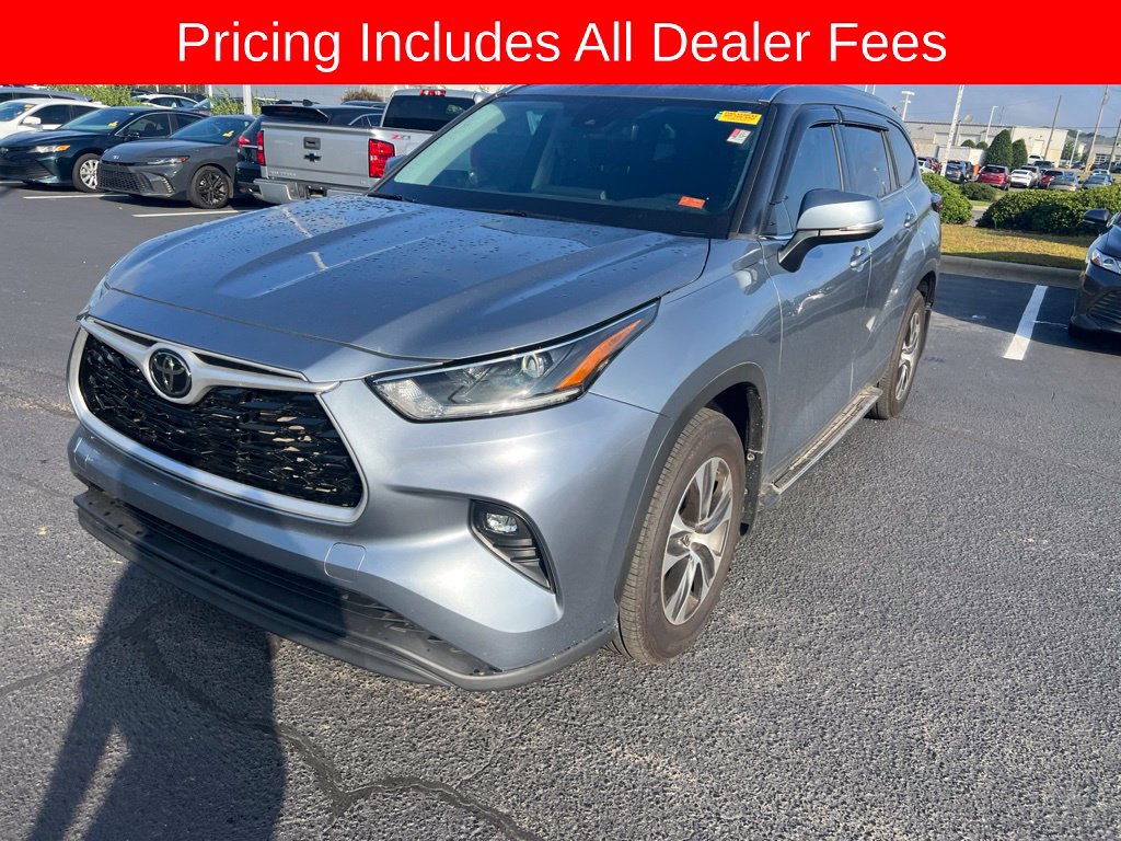 Used 2021 Toyota Highlander XLE AWD/4WD image 9