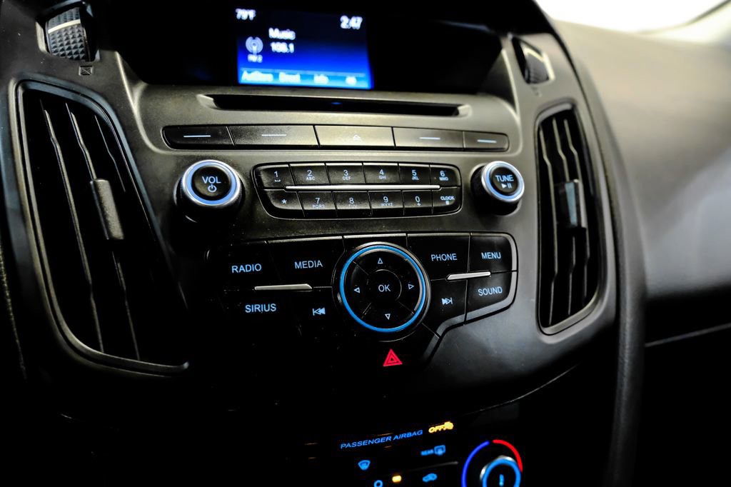 Used 2017 Ford Focus SE FWD image 23