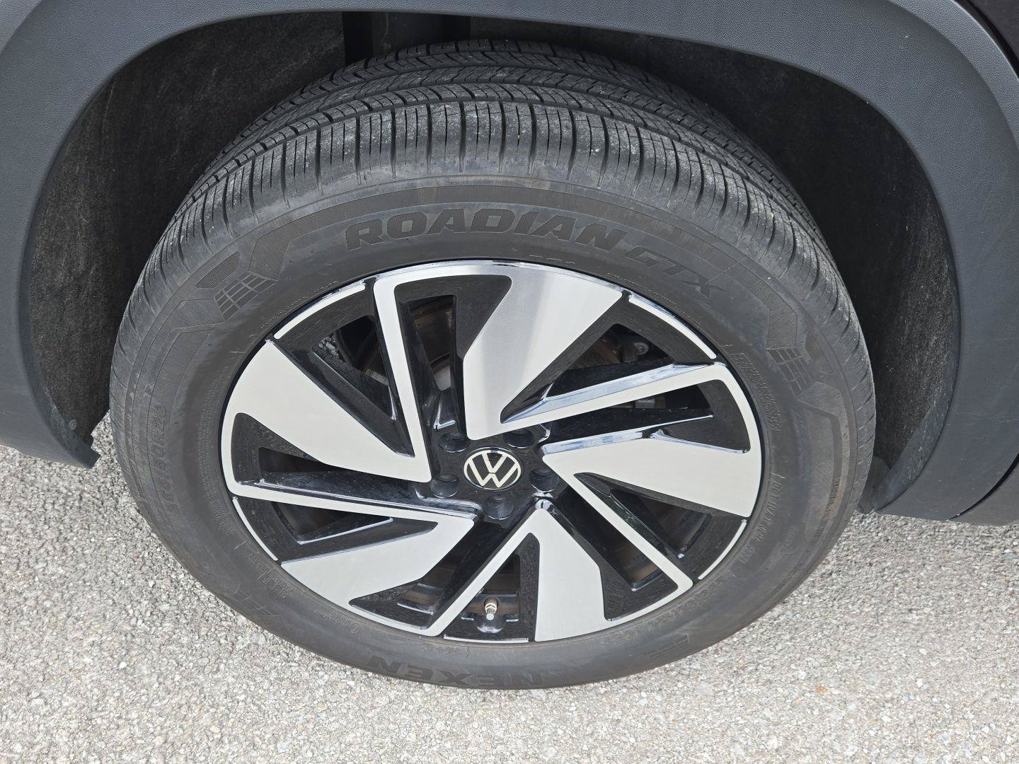 Used 2025 Volkswagen Atlas SE AWD/4WD image 10