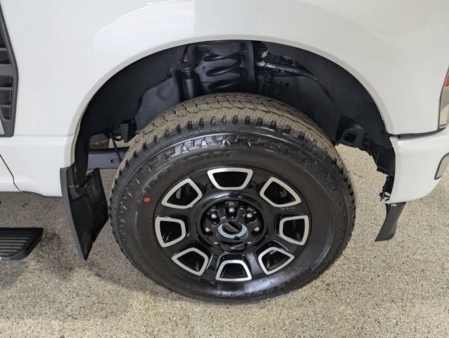 Used 2023 Ford F350 Platinum w/ FX4 Off-Road Package AWD/4WD image 15