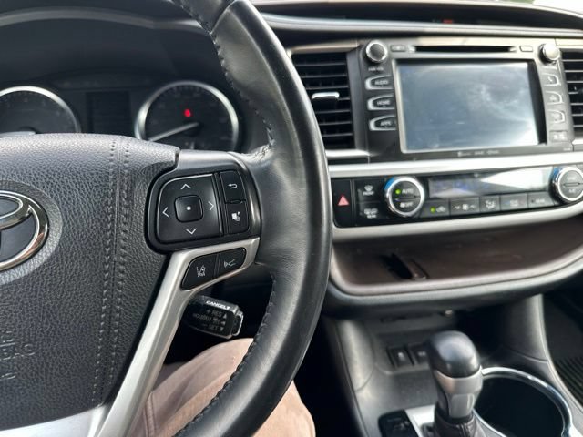 Used 2019 Toyota Highlander XLE AWD/4WD image 44