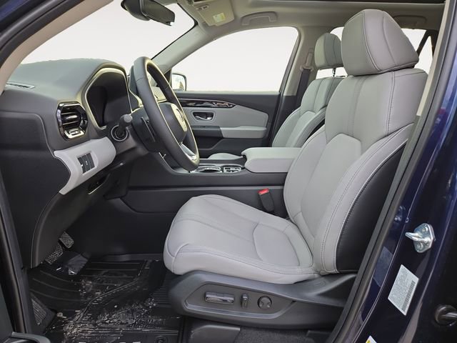 New 2025 Honda Pilot Touring image 3