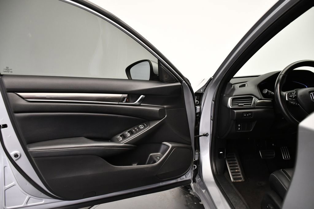 Used 2018 Honda Accord Sport image 29