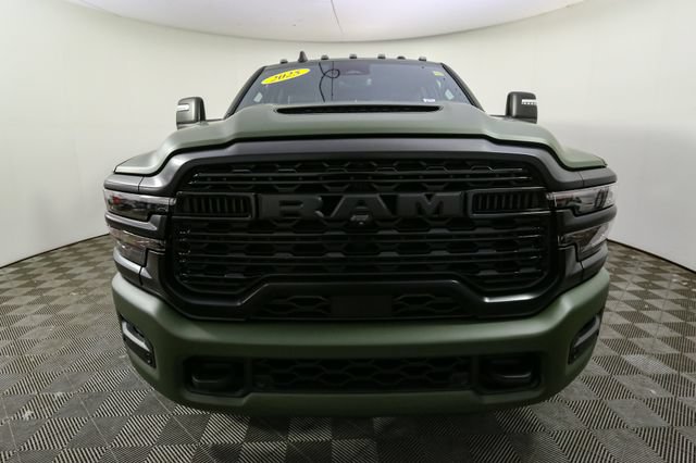 Used 2025 RAM 3500 Limited AWD/4WD image 4
