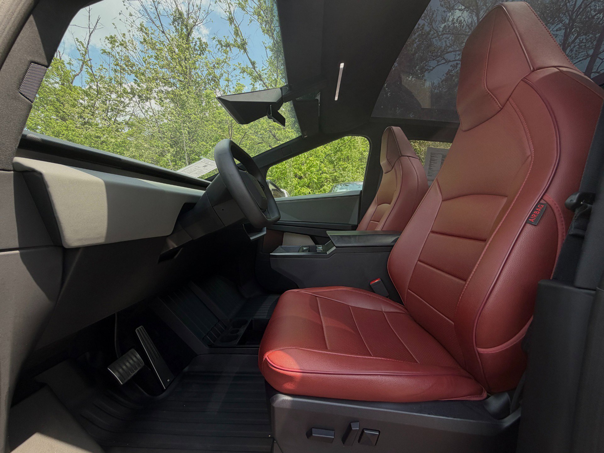 Used 2025 Tesla Cybertruck AWD Crew Cab image 36