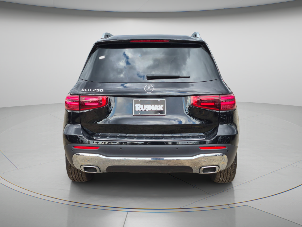 New 2026 Mercedes-Benz GLB 250 image 3