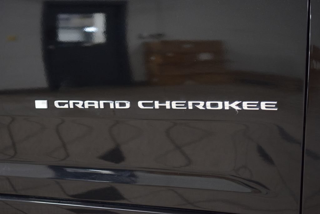 Used 2021 Jeep Grand Cherokee L Overland w/ Luxury Tech Group IV AWD/4WD image 13