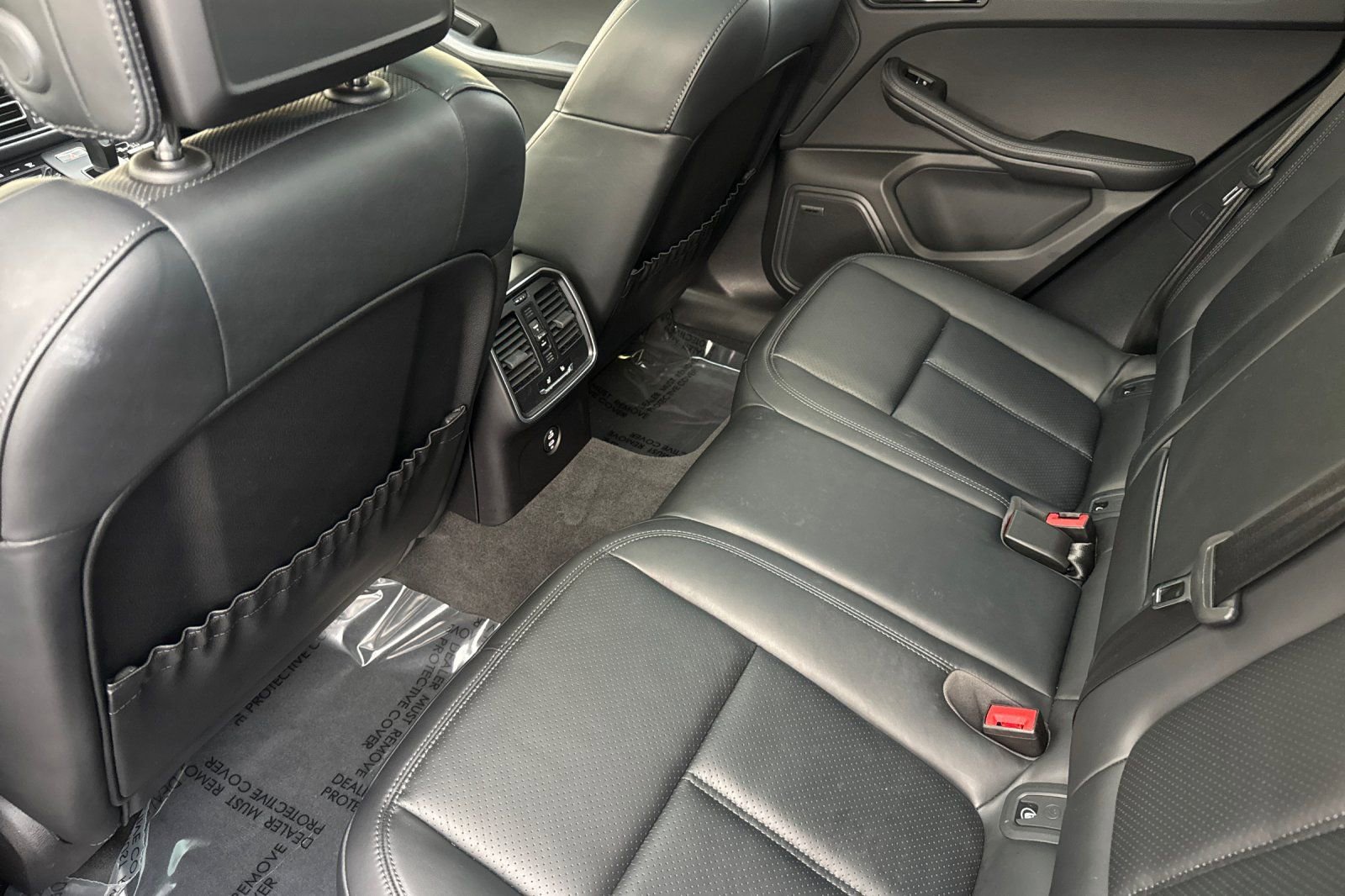 Used 2024 Porsche Macan image 12