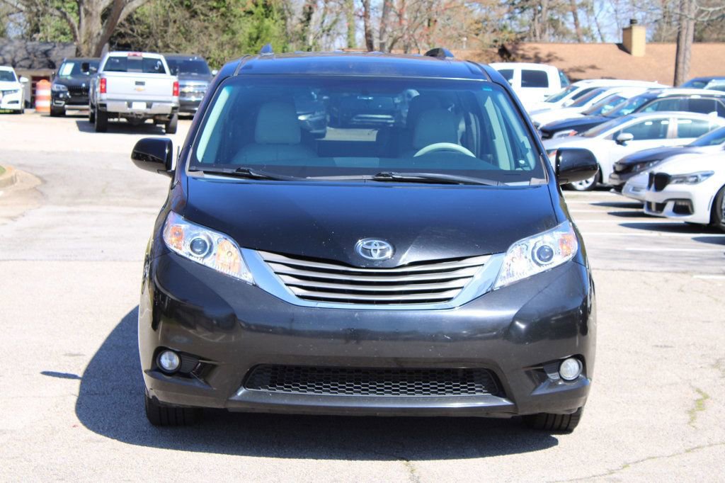 Used 2012 Toyota Sienna XLE image 2