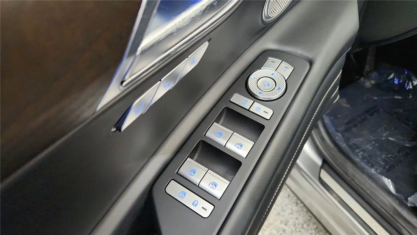 Used 2023 Genesis GV80 2.5T w/ Prestige Package image 32