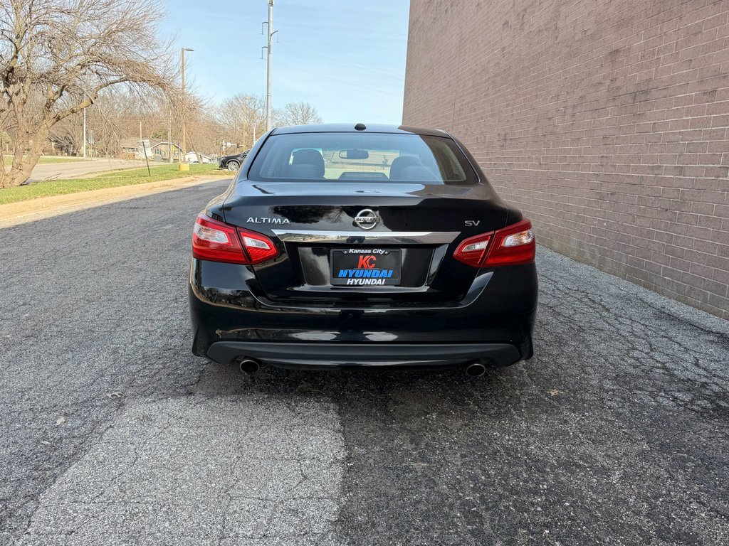 Used 2017 Nissan Altima 2.5 SV w/ Convenience Package image 4