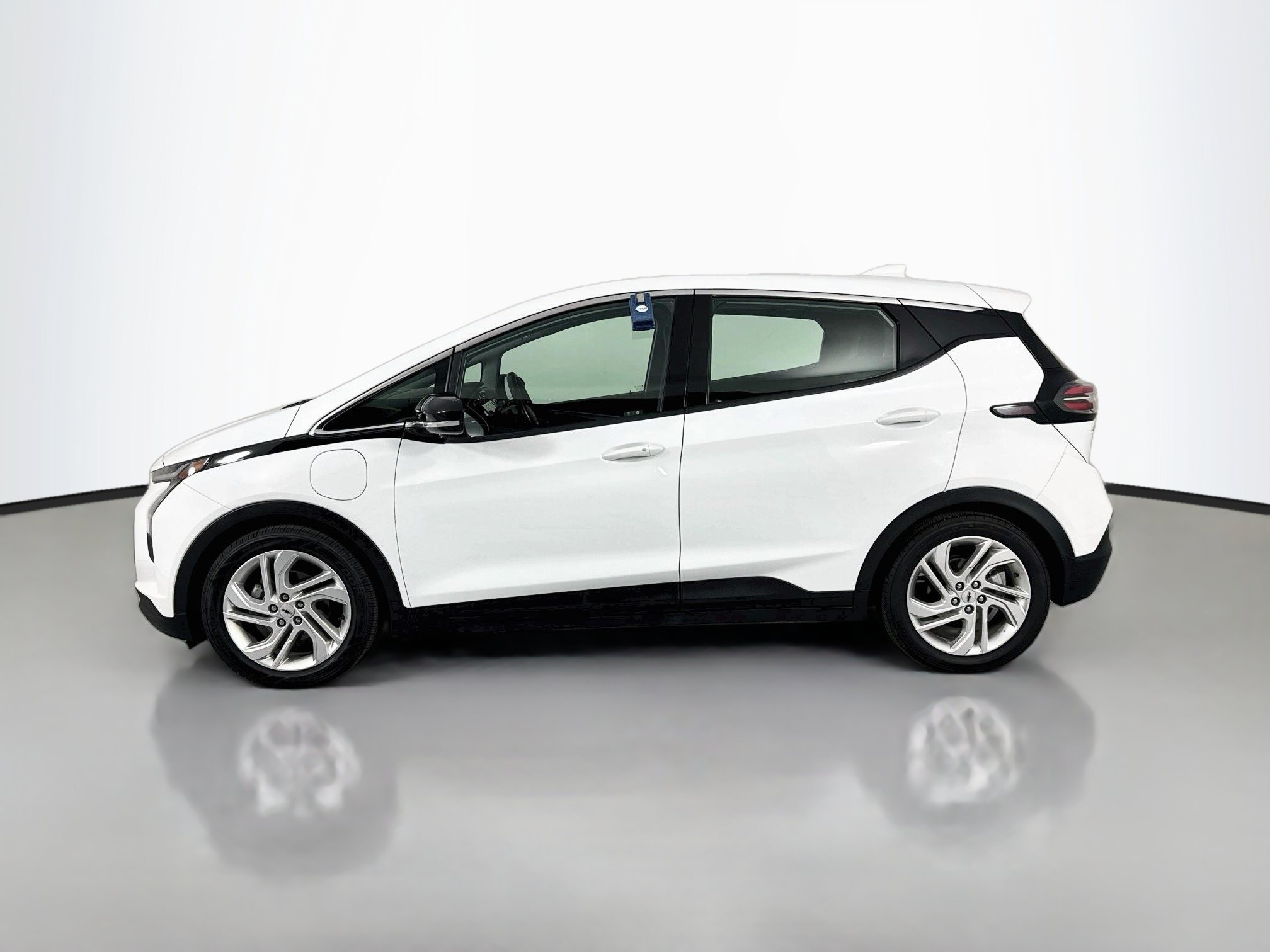 Certified 2023 Chevrolet Bolt LT w/ Driver Confidence Package FWD image 4