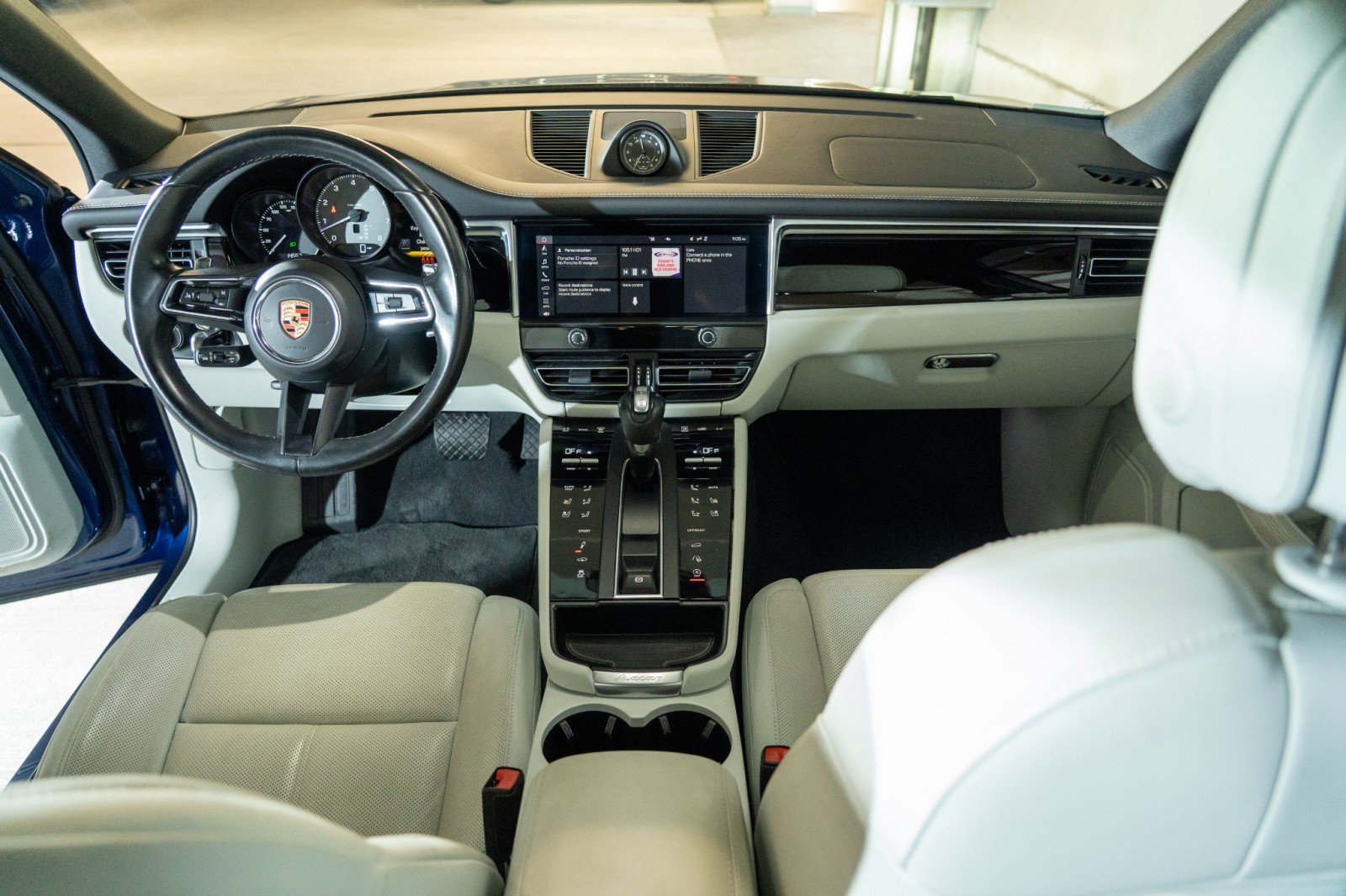 Certified 2023 Porsche Macan S AWD/4WD image 23
