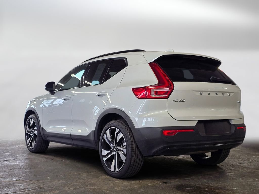 Certified 2024 Volvo XC40 B5 Plus w/ Protection Package Premier AWD/4WD image 7
