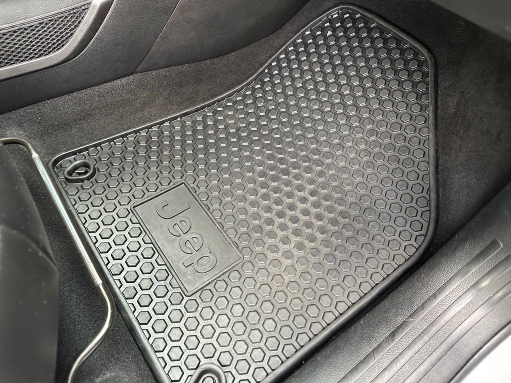 Used 2022 Jeep Cherokee Latitude w/ Sun & Sound Group image 45