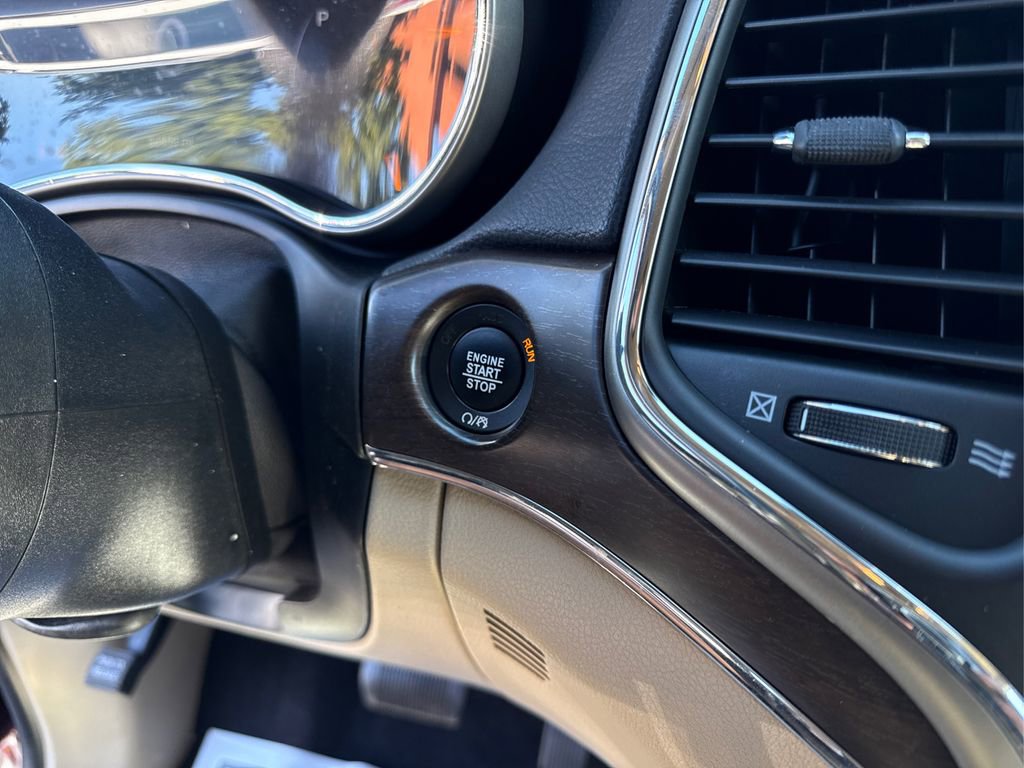 Certified 2018 Jeep Grand Cherokee Limited image 32