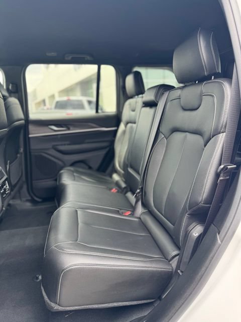 Used 2024 Jeep Grand Cherokee Limited AWD/4WD image 25
