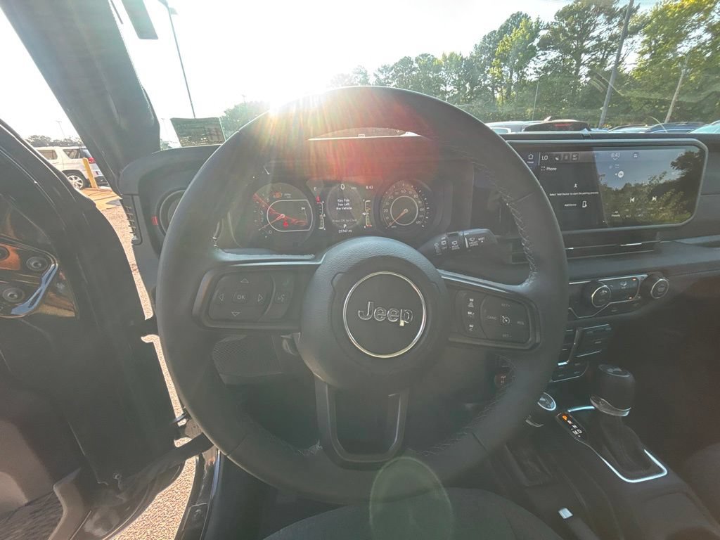 Used 2026 Jeep Wrangler Unlimited Rubicon AWD/4WD image 13