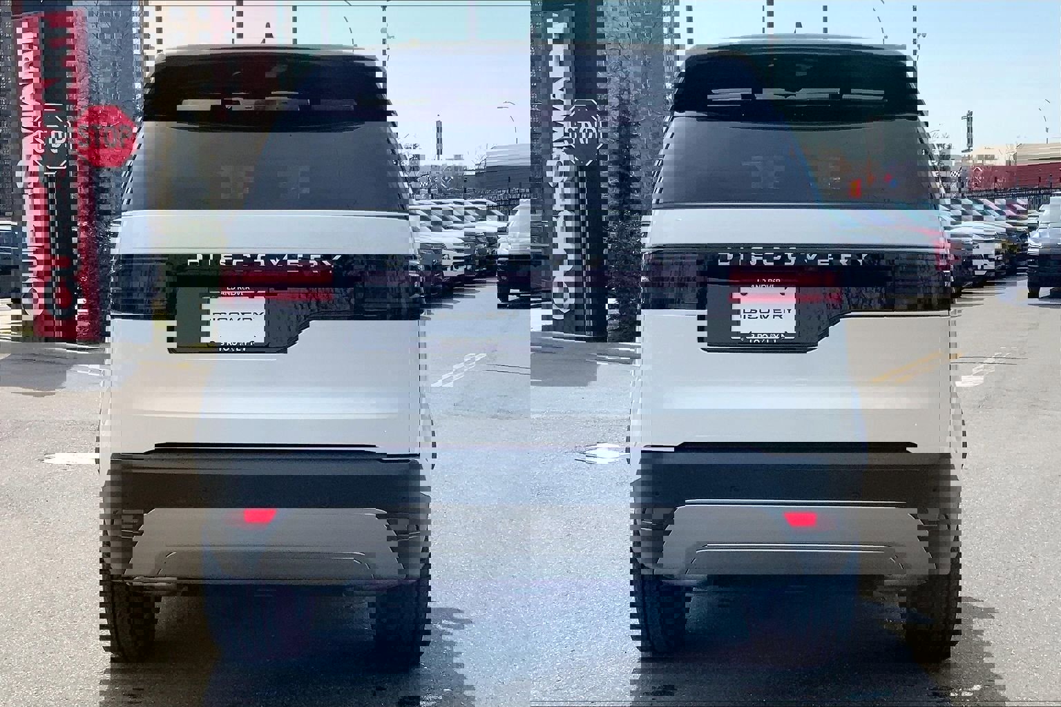 New 2026 Land Rover Discovery S image 4