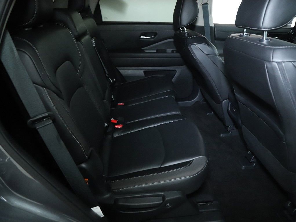 Used 2025 Nissan Pathfinder SL AWD/4WD image 33