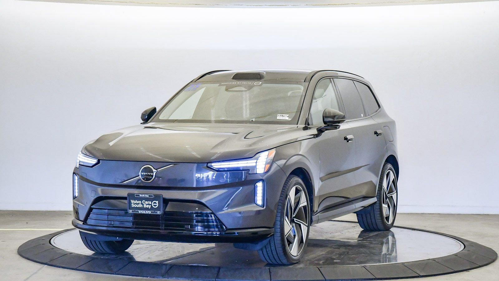 Certified 2025 Volvo EX90 Ultra image 1