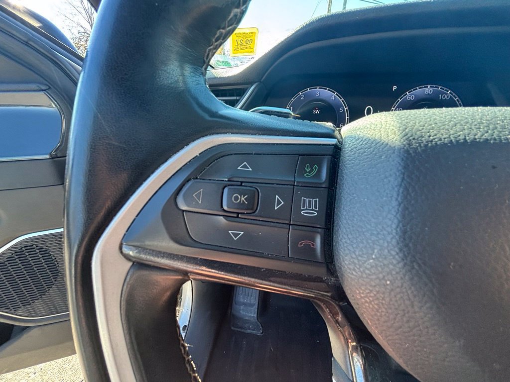 Used 2022 Jeep Grand Cherokee Laredo w/ Luxury Tech Group I AWD/4WD image 34