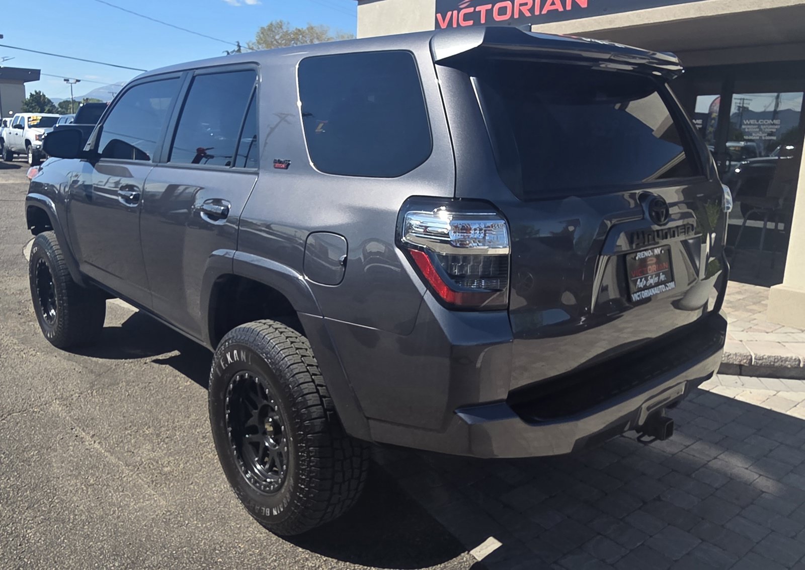 Used 2018 Toyota 4Runner SR5 AWD/4WD image 7