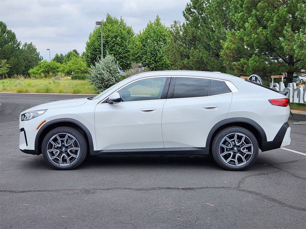 Used 2025 BMW X2 xDrive28i AWD/4WD image 2