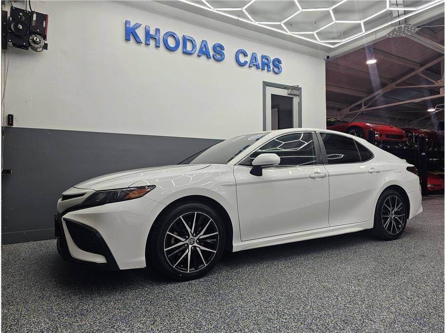 Used 2024 Toyota Camry SE FWD image 2