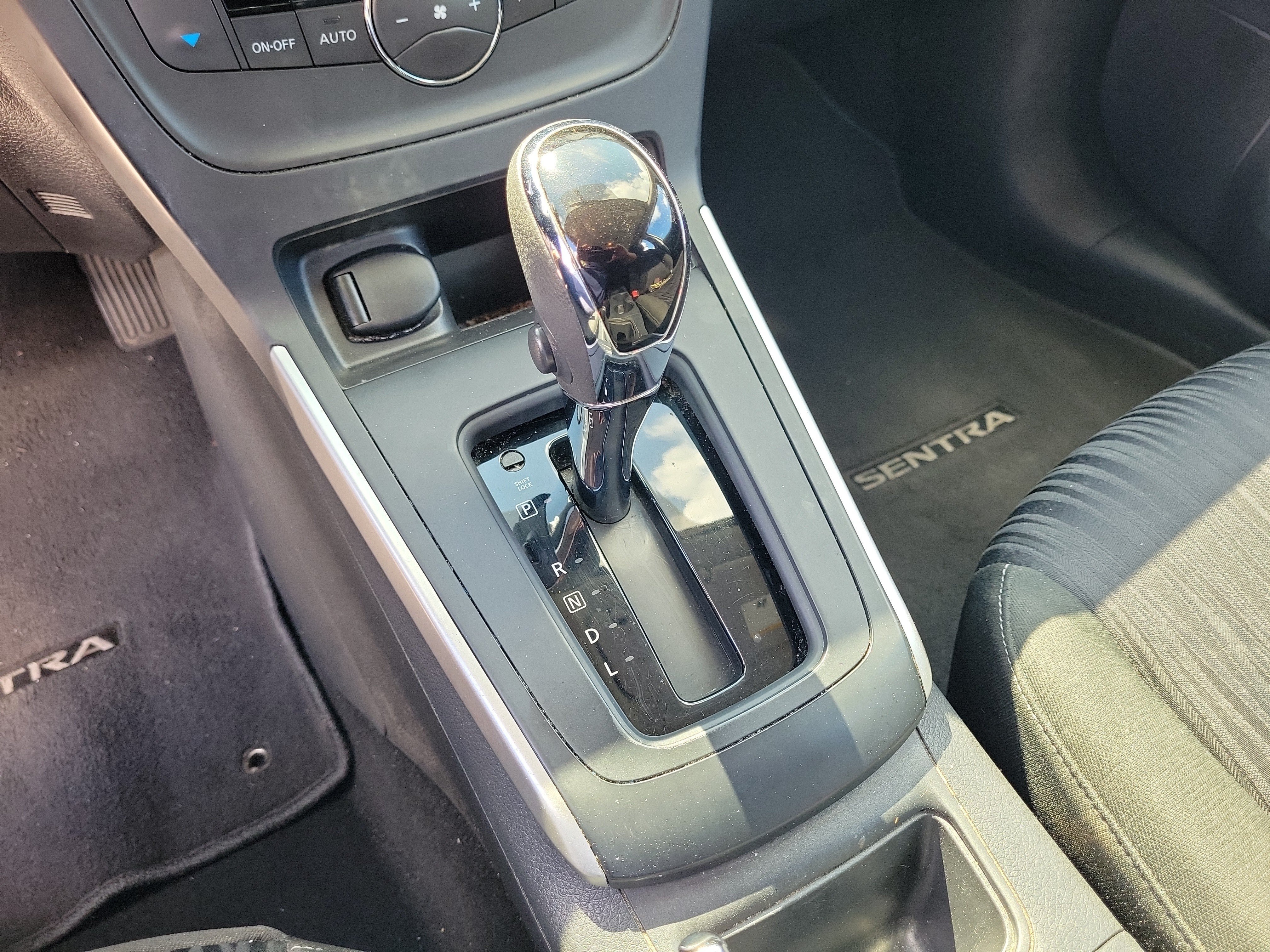 Certified 2019 Nissan Sentra SV FWD image 22