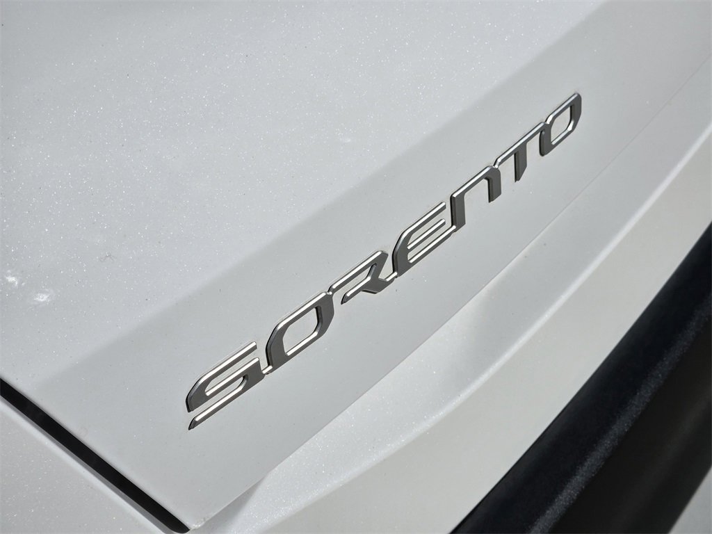 Certified 2025 Kia Sorento LX image 16