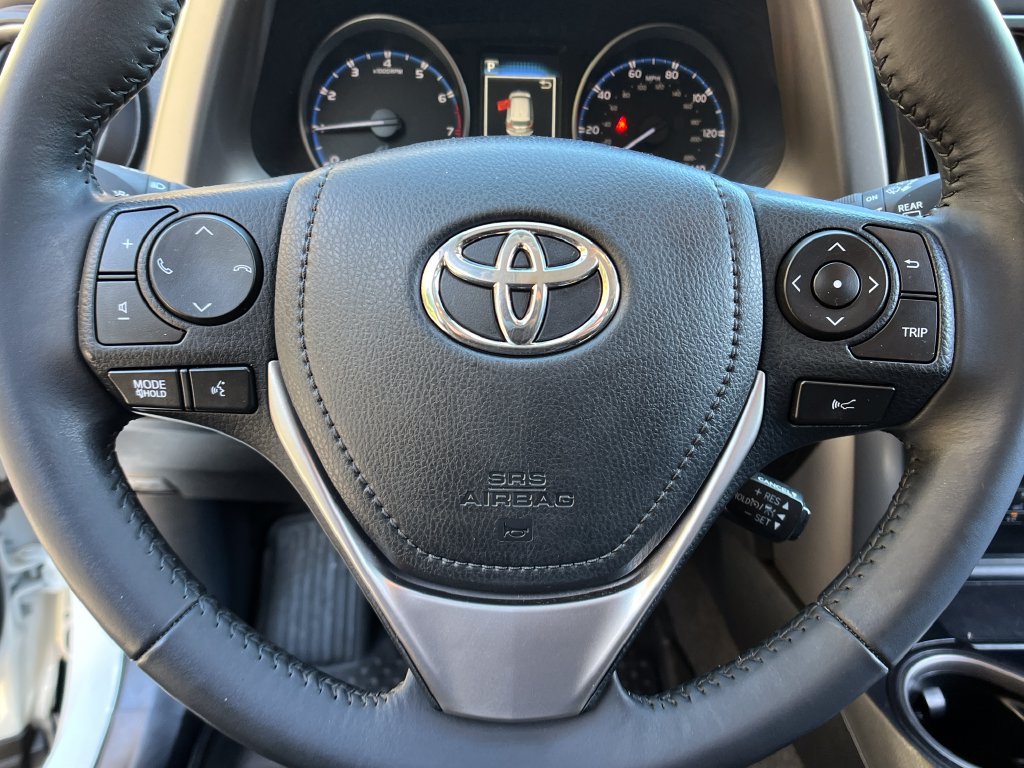 Used 2018 Toyota RAV4 XLE AWD/4WD image 14