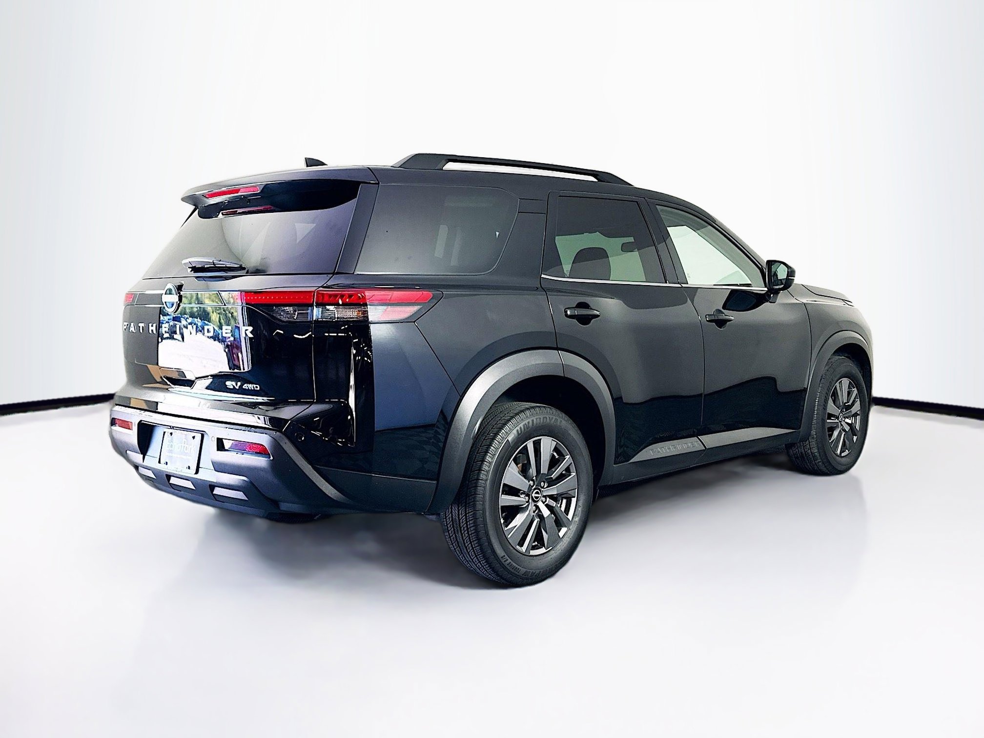 Used 2024 Nissan Pathfinder SV image 9