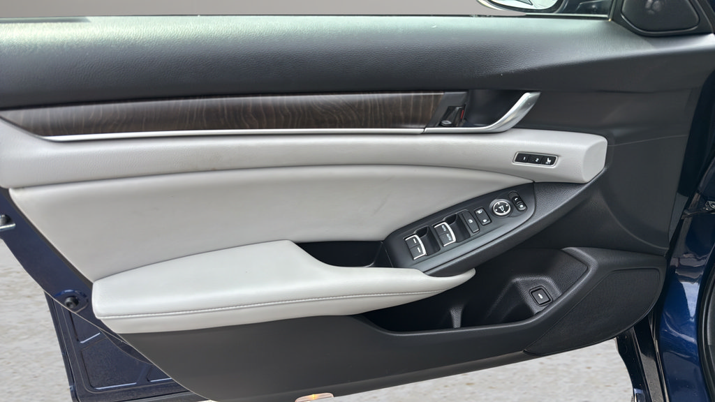 Used 2019 Honda Accord Touring image 10