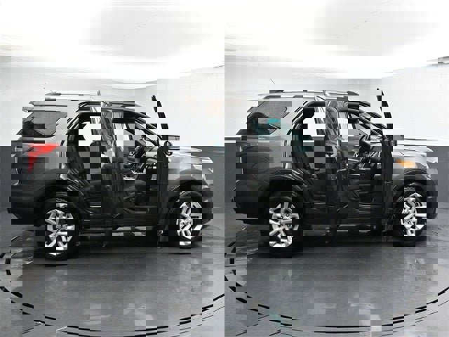 Used 2015 Ford Explorer XLT image 38