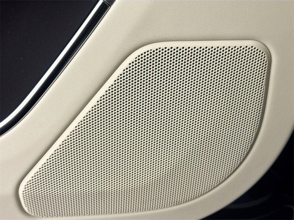 New 2025 Land Rover Range Rover Long Wheelbase SE image 18